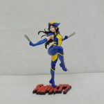 フィギュアを正面から写した全身。両手から爪が伸びている