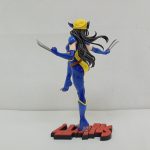 フィギュアの背面の全身