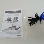 袋に入った説明書と、マスクを着けた交換用の頭部