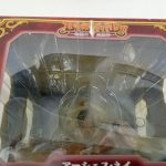 外箱の窓から見えるフィギュアのアップ