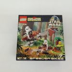 箱の正面。『LEGO SYSTEM』『STAR WARS』のロゴと『7128』『SPEEDER BIKES』の文字、組み立て例の写真