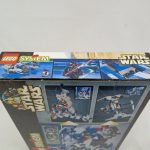 外箱の上面と側面。『LEGO SYSTEM』『STAR WARS』のロゴ
