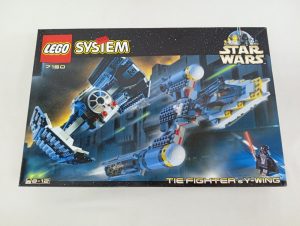 外箱の正面。『LEGO SYSTEM』『STAR WARS』『7150』『TIE FIGHTER & Y-WING』の文字と完成品の写真