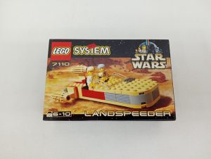 箱の正面。『LEGO SYSTEM STAR WARS 7110 LANDSPEEDER』のロゴとランドスピーダーの写真