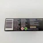 箱の側面。バーコードと多言語の注意書き、『7110』の表記