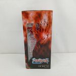 外箱の側面。赤い炎のような絵と『WITCHBLADE』のロゴ