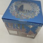 箱の裏面を斜め上から写したもの