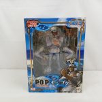 外箱の正面。『P.O.P LIMITED EDITION』『センゴク』の文字と窓から見えるフィギュア