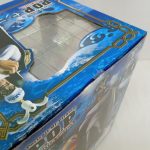 外箱の上面と角を斜めから写したもの