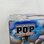 外箱の側面のロゴ部分の拡大。『P.O.P LIMITED EDITION』『センゴク』の文字