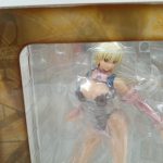 窓から見たフィギュアの拡大