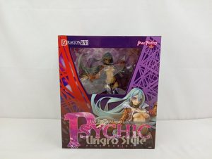 外箱の正面。『7th DRAGON 2020』『PSYCHIC Ungro Style PINK HARLEY』の文字と窓から見えるフィギュア