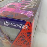 外箱の角を斜めから見た様子。『7th DRAGON 2020』のロゴ