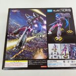 箱の裏面。キャラクターの絵と完成品の写真、バーコード