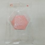 ブリスターに入ったピンク色の台座と交換用の顔