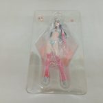 ブリスターに入ったフィギュアと交換用の顔のパーツ