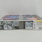 箱の側面。完成見本の写真と注意書き、バーコード