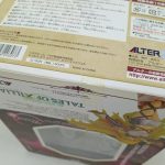 外箱の底面の拡大。バーコードと商品表記