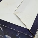 外箱の底のフラップを開いたところ