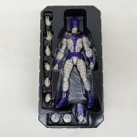 ブリスターに収まったホワイトスネイクのフィギュアと手首パーツの拡大