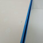 箱のふたの縁の拡大