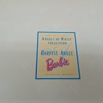 箱のふたの正面。『HARPIST ANGEL Barbie』のロゴ