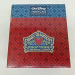 外箱の正面。Walt Disney ShowcaseとDisney Traditionsのロゴ