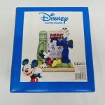 外箱の正面。『Disney SCULPTED FIGURINE』の表記とENESCOのロゴ、バーコード