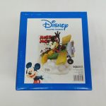 外箱の正面ラベル。『DISNEY SCULPTED FIGURINE』の文字、ENESCOの表記、バーコード