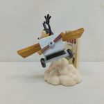 フィギュアを横から写した様子。プロペラと車輪