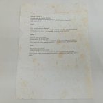 説明書。紙にシミがある