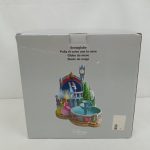 外箱の正面。スノーグローブの写真とDisney storeのロゴ