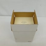 外側の箱を開いたところ。中にLENOXの外箱