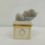 小物入れの側面。ひし形の模様