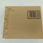 輸送箱の別の面。『ROBOT魂 アシュラ・テンプル』のラベルとバーコード