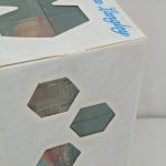 外箱の側面と上面の角。スレやシミの様子