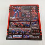 外箱の背面。合体と変形の写真