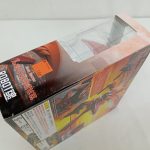 外箱の上面と側面を斜めから見た様子