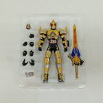 トレイに収まったフィギュア本体と剣、交換用の手首パーツ