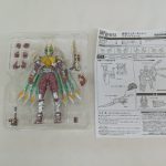 ブリスターに収まったフィギュアと交換用パーツ、説明書