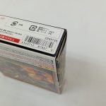 外箱の底面を斜めから。バーコードの拡大