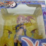窓越しのフィギュア本体