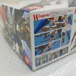 外箱のもう一方の角の拡大。武器の説明の写真