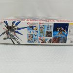 外箱の側面。ポーズ例と細部の写真